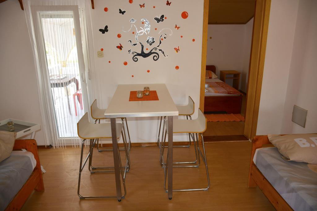 Apartments Maja Vir Zewnętrze zdjęcie